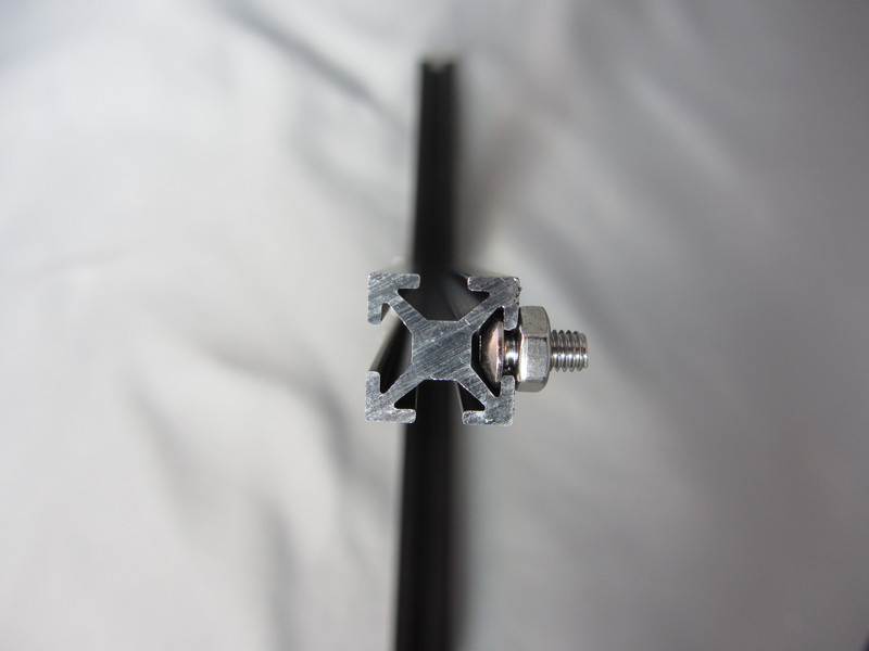 01bakitreg 4 - closeup bolt nut and black anodised makerbeam